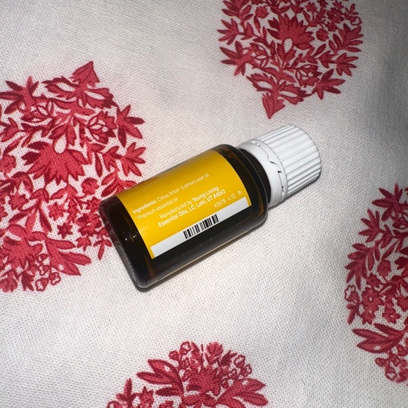 Young Living || Sealed || Lemon Essential Oil 15ml - Picture 2 of 4